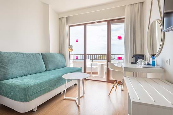 Leonardo Royal Hotel Ibiza Santa Eulalia - Deluxe Zimmer mit Meerblick