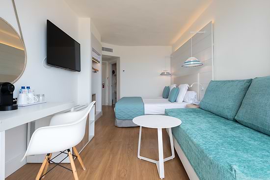 Leonardo Royal Hotel Ibiza Santa Eulalia - Deluxe Zimmer mit Meerblick