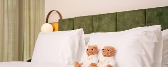 Leonardo Hotel London Aldgate - Suite with King Bed and Sofa Bed