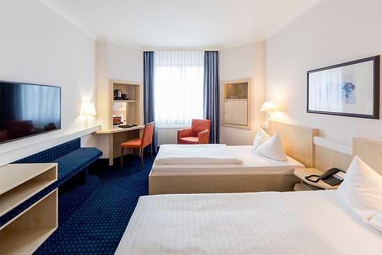 Hotel Magdeburg City Center by Leonardo Hotels - Комфортный номер с двумя односпальными кроватями