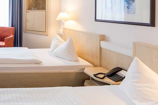 Hotel Magdeburg City Center by Leonardo Hotels - Комфортный номер с двумя односпальными кроватями
