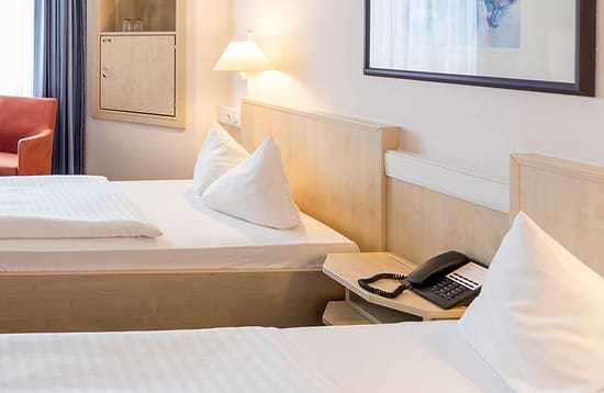 Hotel Magdeburg City Center by Leonardo Hotels - Улучшенный номер с двумя односпальными кроватями
