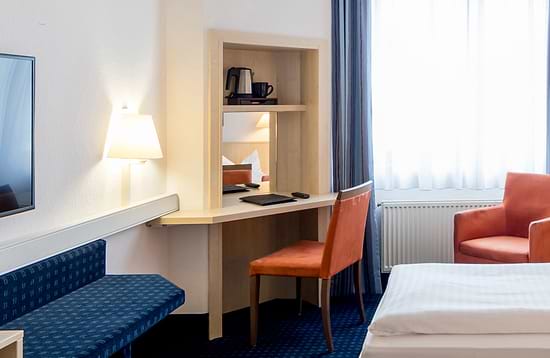 Hotel Magdeburg City Center by Leonardo Hotels - Улучшенный номер с двумя односпальными кроватями