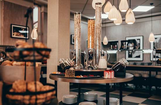 Leonardo Hotel Köln - breakfast Buffet