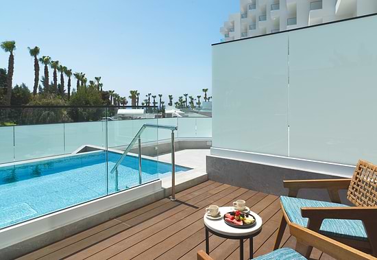 The GrandResort Limited Edition by Leonardo Hotels - Swim Up Room