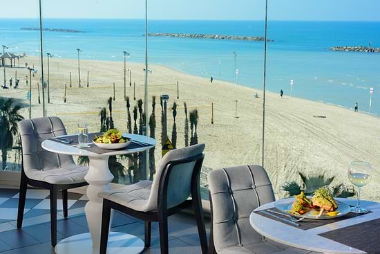 Herods Tel Aviv Hotel - The lobby overlooking the sea