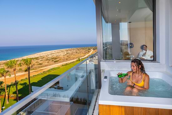 Leonardo Crystal Cove Hotel & Spa by the Sea - Adults Only - Полулюкс с наружной горячей ванной