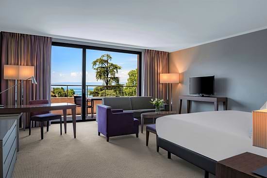 فندق «إيفيان-لي-بان» في Leonardo Hotels - جناح جونيور