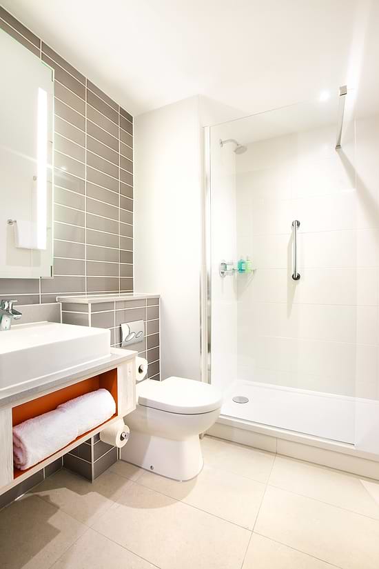 Leonardo Hotel Belfast - Bathroom