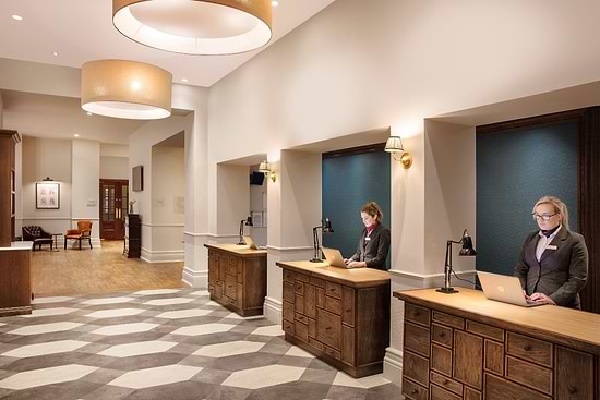 Leonardo Hotel Cardiff - Recepcja