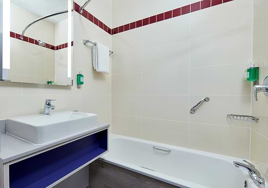 Leonardo Hotel Sheffield - Bathroom