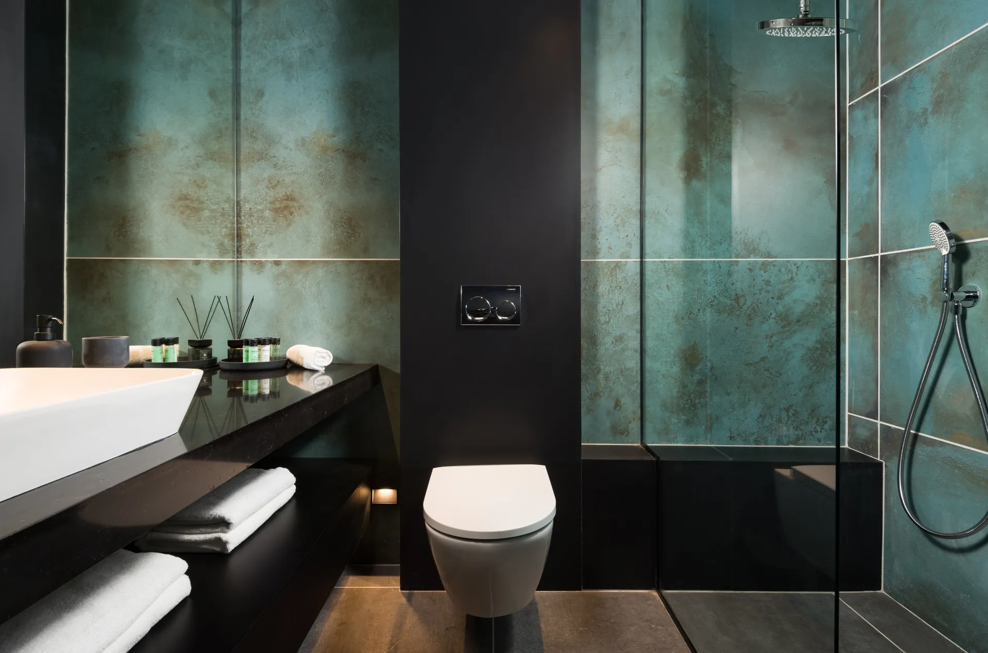 One Bedroom Suite with Sofa Bed - Bathroom