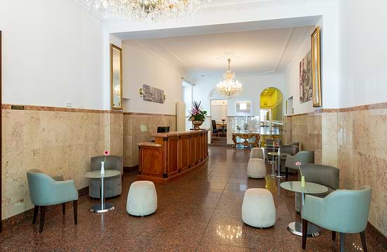 Hotel California - Lobby