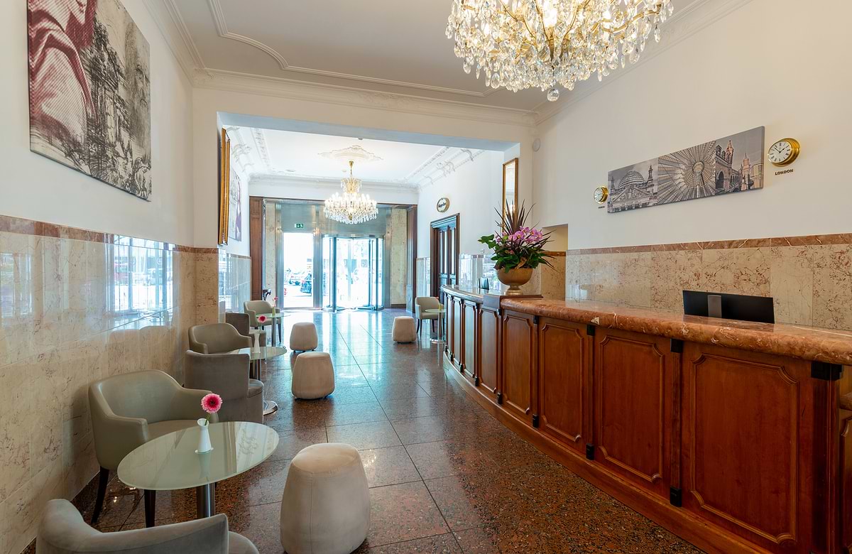 Hotel California - Lobby