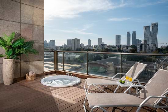 Leonardo Plaza City Tower Hotel - JACUZI Suite