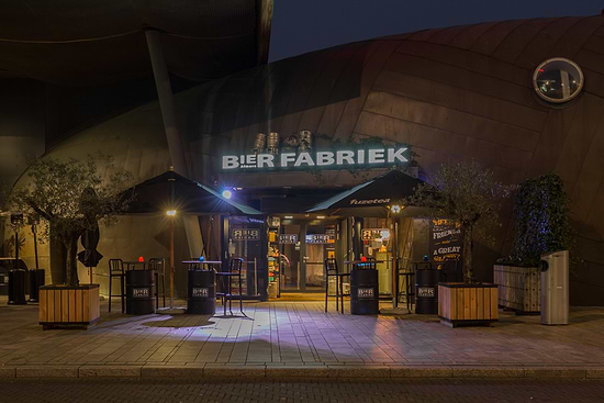 Leonardo Hotel Almere City Center- Ingang van de Bierfabriek