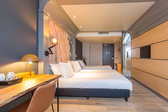 Leonardo Hotel Almere City Center - Comfortkamer 1 twinbed 1 eenpersoonsbed