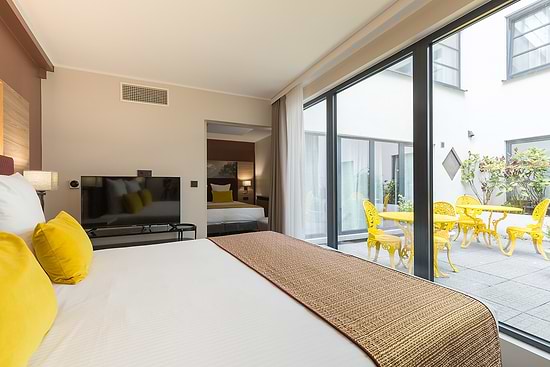 Leonardo Hotel Antwerpen - Suite 1 King Bed 2 Single Beds