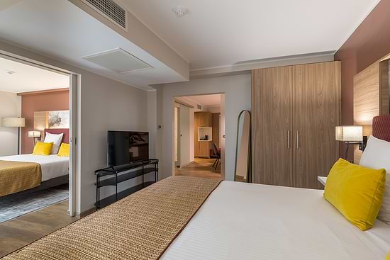 Leonardo Hotel Antwerpen - Suite 1 King Bed 2 Single Beds