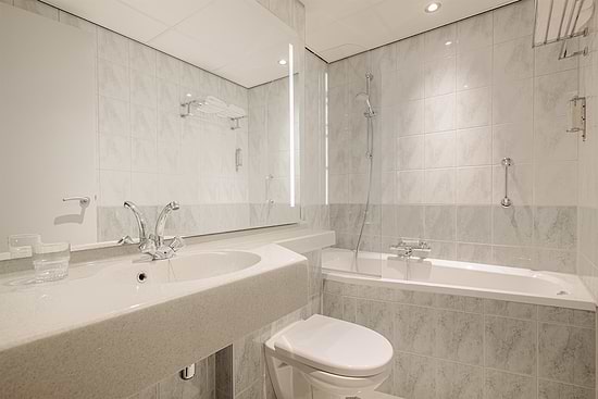 Leonardo Hotel Eindhoven City Center - Bathroom