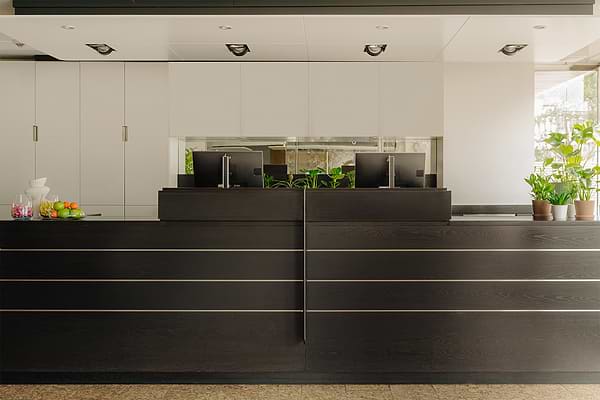 Leonardo Hotel Eindhoven City Center - Ресепшн