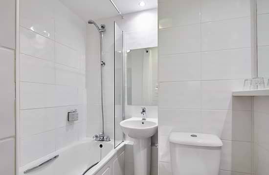 Leonardo Inn Hotel Glasgow West End - Bathroom