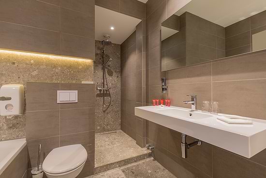 Leonardo Hotel Antwerp the Plaza - Bathroom