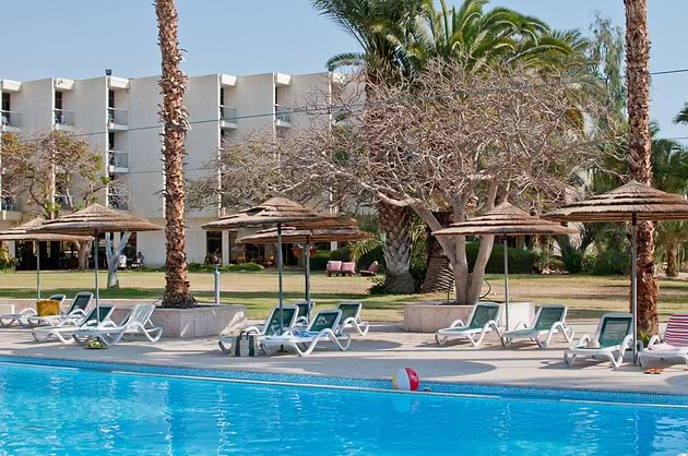 בריכת השחייה במלון לאונרדו אין ים המלח