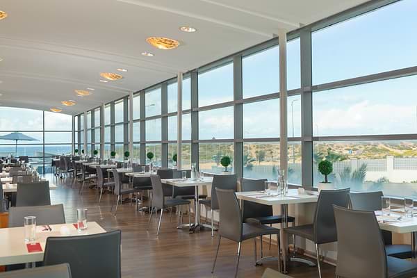 Leonardo Plaza Hotel Ashdod - Dazzling Dining Hall View