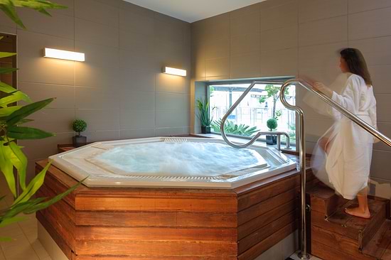 Leonardo Plaza Hotel Ashdod - Pampering Jacuzzi Area