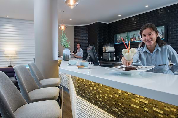 فندق ليوناردو بلازا البحر الميت - البار