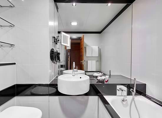 Leonardo Royal Hotel London Tower Bridge - Superior Room with 2 Queen Beds