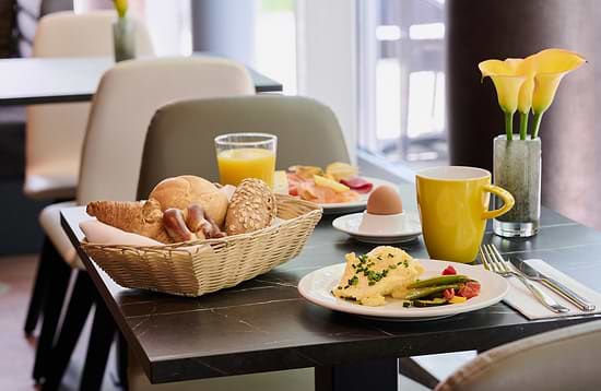 Leonardo Hotel & Residenz München - Breakfast