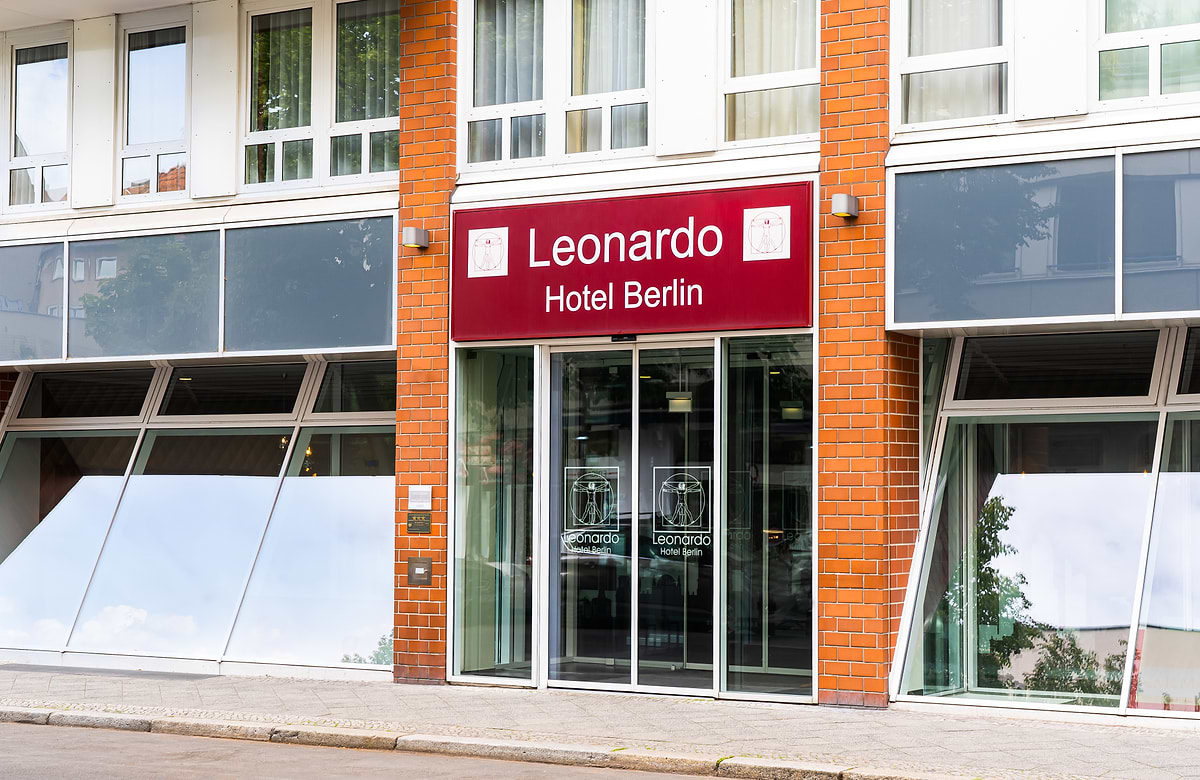Leonardo Hotel Berlin - Вход в отель