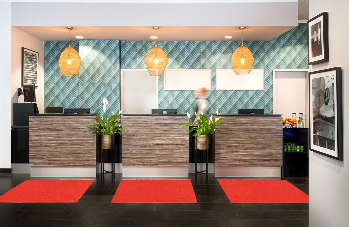 Leonardo Hotel Berlin - Ресепшн
