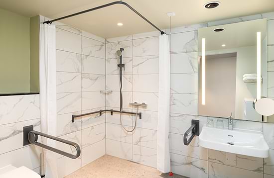 Leonardo Hotel Hamburg Altona- Salle de bain accessible