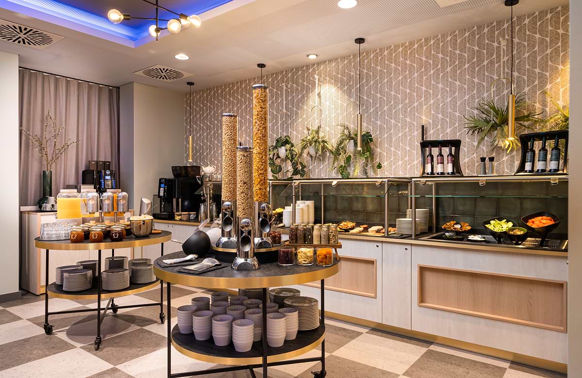 Leonardo Hotel Hamburg Altona - Завтрак "шведский стол"