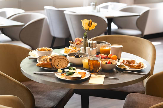 Leonardo Hotel Heidelberg City Center - Breakfast buffet