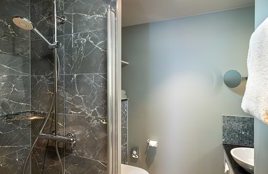 Leonardo Royal Hotel Cologne Bonn Airport - Bathroom