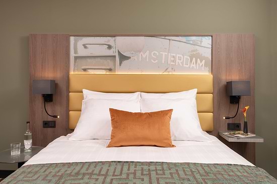 Leonardo Royal Hotel Amsterdam - Komfortzimmer mit 1 Queensize-Bett