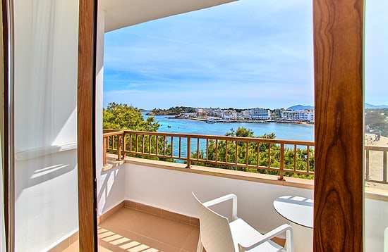 Leonardo Royal Hotel Ibiza Santa Eulalia - Family Zimmer seitlicher Meerblick