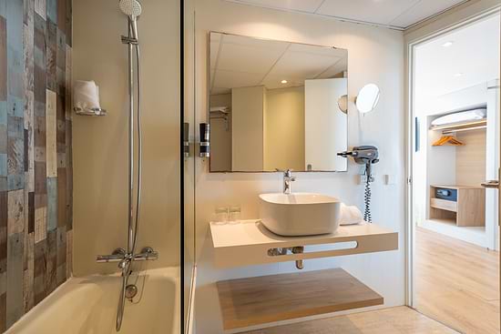 Leonardo Royal Hotel Ibiza Santa Eulalia - Superior Zimmer mit Meerblick