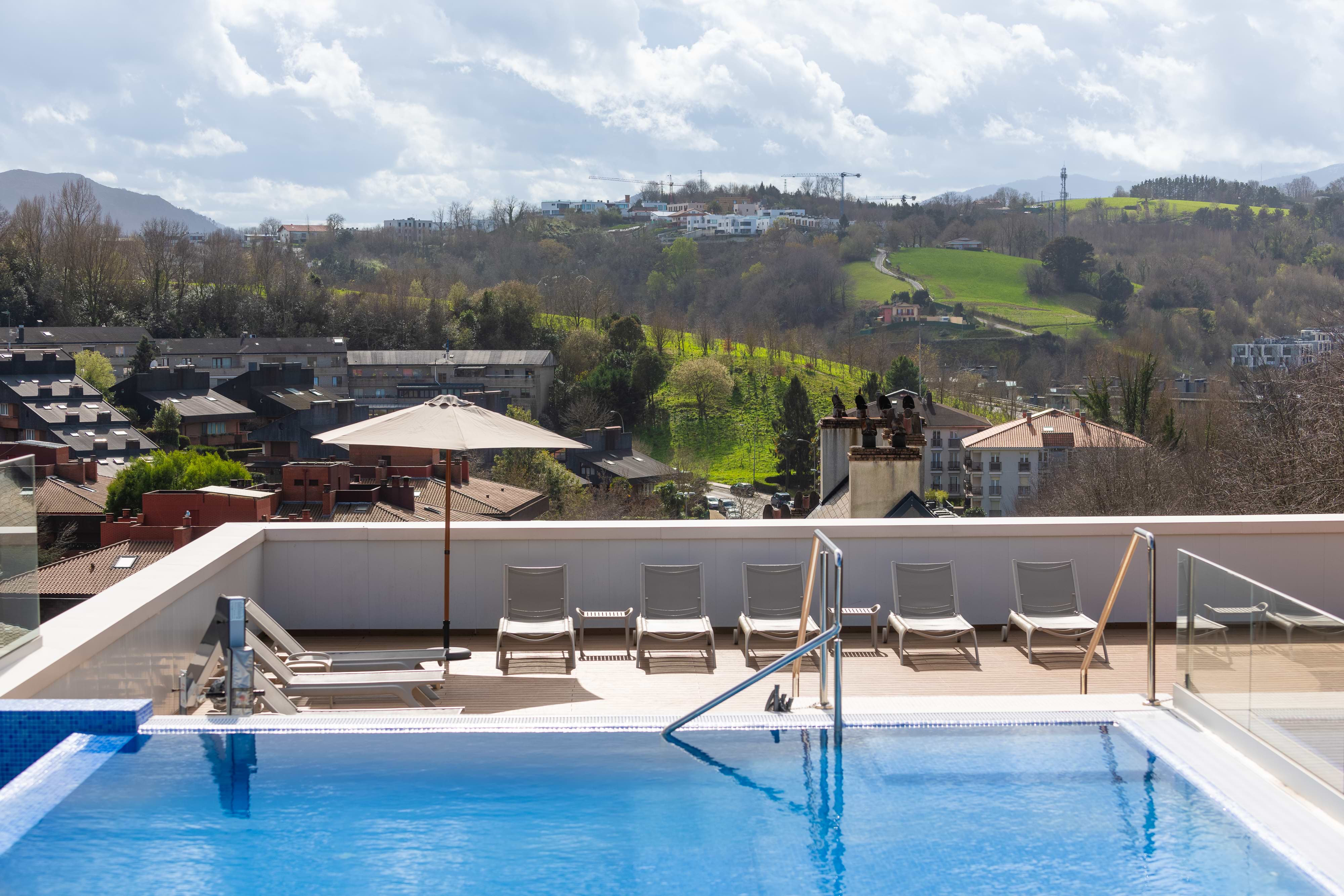 Leonardo Hotel San Sebastián - Pool