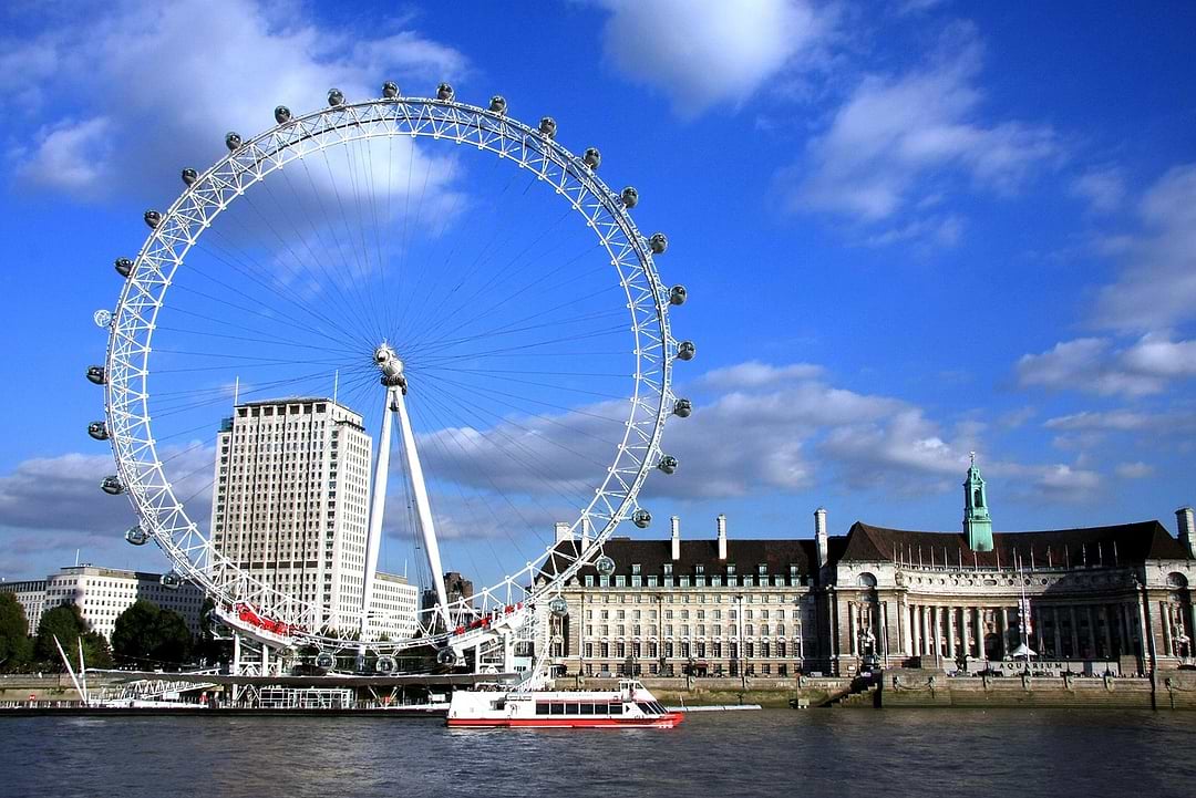 The Ultimate F.R.I.E.N.D.S Tour Around London | Leonardo Hotels