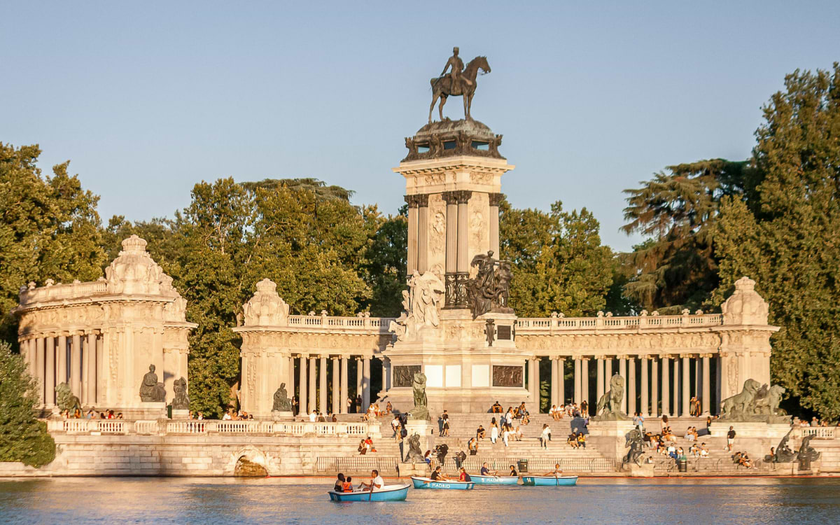 Retiro-Park Madrid mit dem Denkmal von König Alfons XII., Madrid