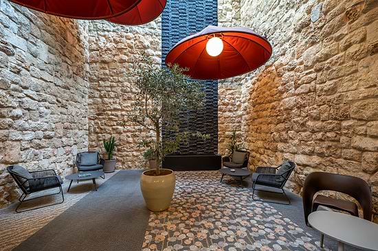 master Bat Yam - Outdoor Seating Area