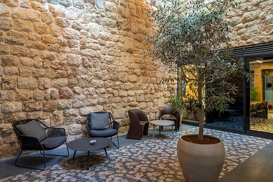master Bat Yam - Outdoor Seating Area