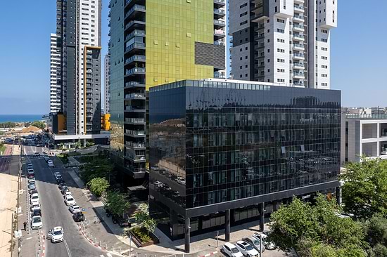 master Bat Yam - Exterior