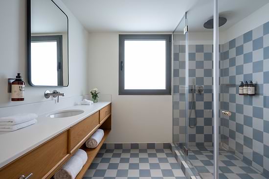 One Bedroom with Large Terrace and Sofa Bed - Bathroom