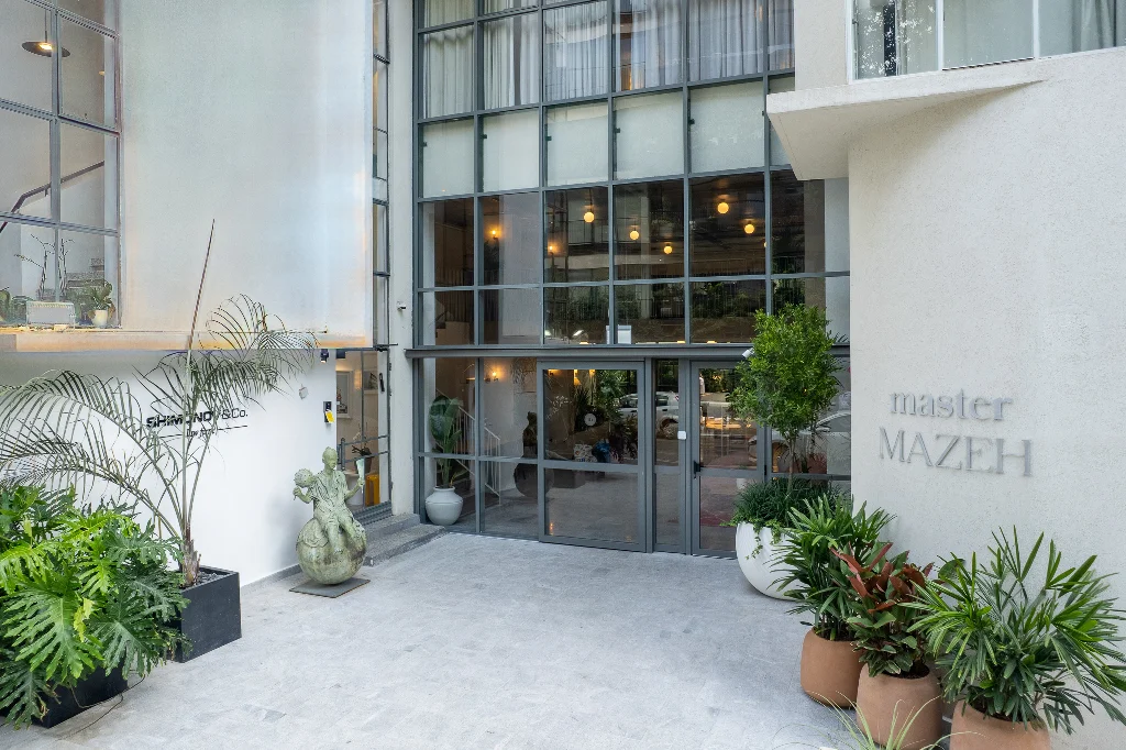 master Mazeh - Exterior
